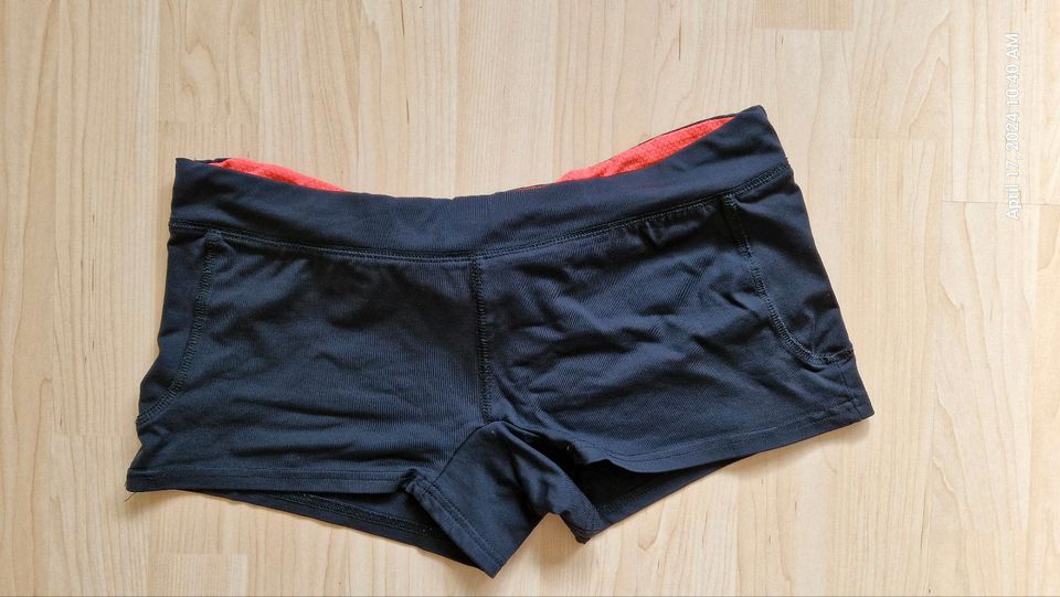 GINA TRICOT Sport Shorts / kurze Sporthose in Kiel