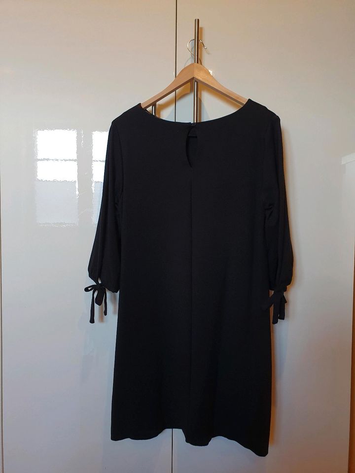 Tchibo Kleid Hängerchen Gr. L schwarz * neuwertig * in Wüstenrot