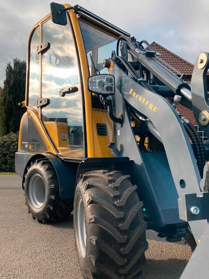 Hoflader Eurotrac W11 mit Fahrerkabine - Beheizbare Vollkabine - Hydraulische Schnellwechsler - Arbeitsscheinwerfer Front & Heck - Joystick mit Fahrtrichtungsschalter -  Schwimmstellung - Garantie in Heemsen