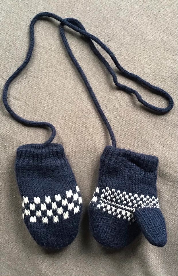 Baby Handschuhe Fäustlinge  Winterfäustlinge Band gefüttert warm in Holzminden