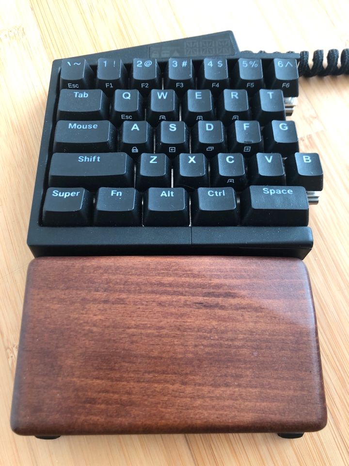 UHK 60 v2 Ultimate Hacking Keyboard mit Wooden Palm Rest in Freiburg im Breisgau