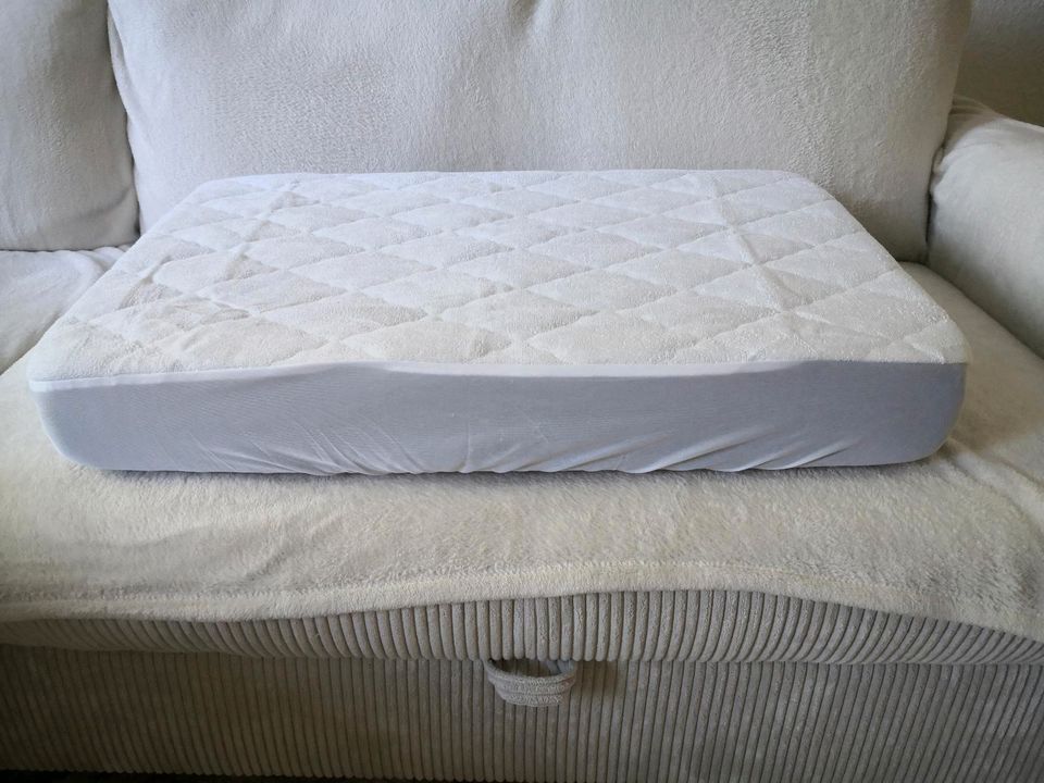 Matratze + Matratzenbezug - 75x50 cm - Beistellbett in Zossen-Wünsdorf