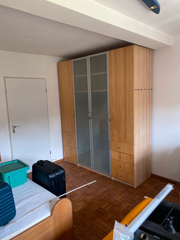 Schrank dreiteilig in Detmold