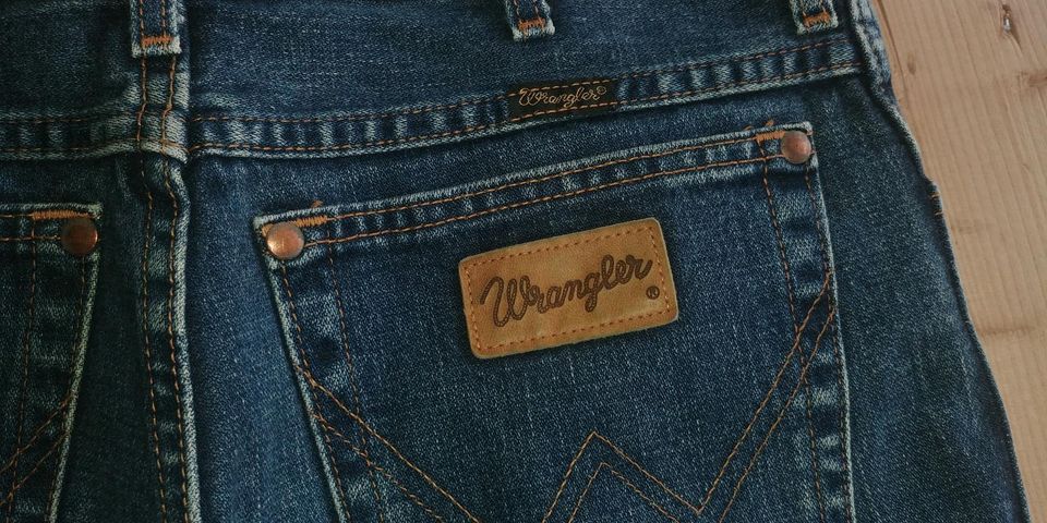 Hose Jeans Wrangler Evolution Größe W31 L32 in Dorsten