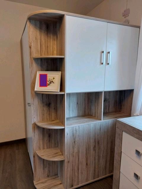 Kleiderschrank - Schrank - Jugendzimmer in Etzbach