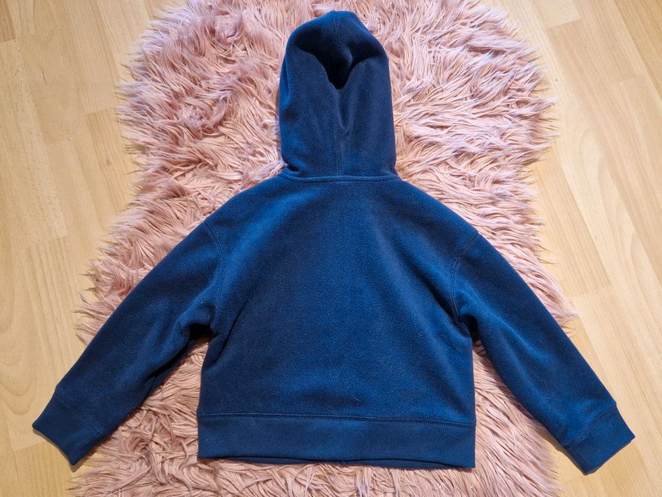 Neu GAP Mädchen Fleecejacke 104/110 in Kellinghusen