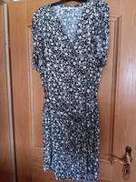 Kleid von Esprit Gr. 44 schwarz-naturweiß, Viskose NEU Bayern - Möttingen Vorschau