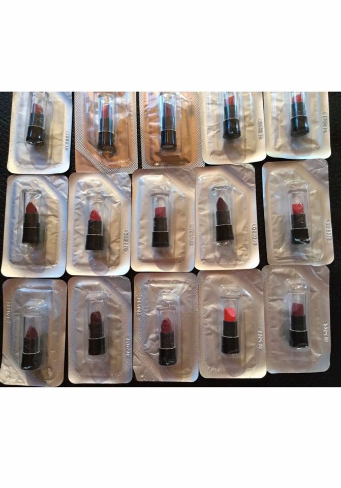 20 x Lippenstift Proben Damen Mini Avon Kinder in Willich