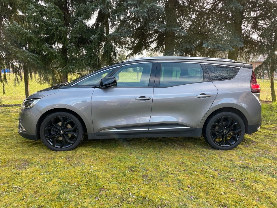 Renault Grand Scenic Black Diamond Bose Edition in Berlin