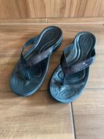 Crocs schwarz neu 41 mit Pailletten flip Flops Sachsen-Anhalt - Möser Vorschau