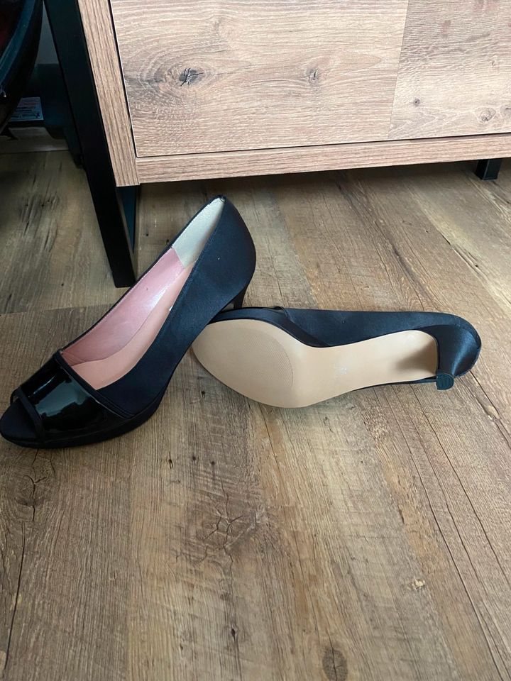 Peeptoe Heels von Heine in Garbsen