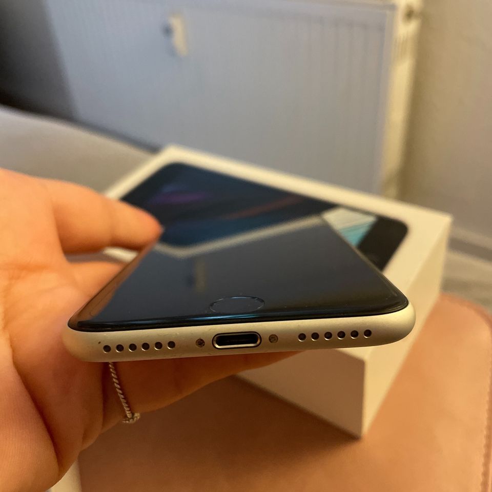 iPhone SE 2020, 64GB, weiß in Mülheim (Ruhr)