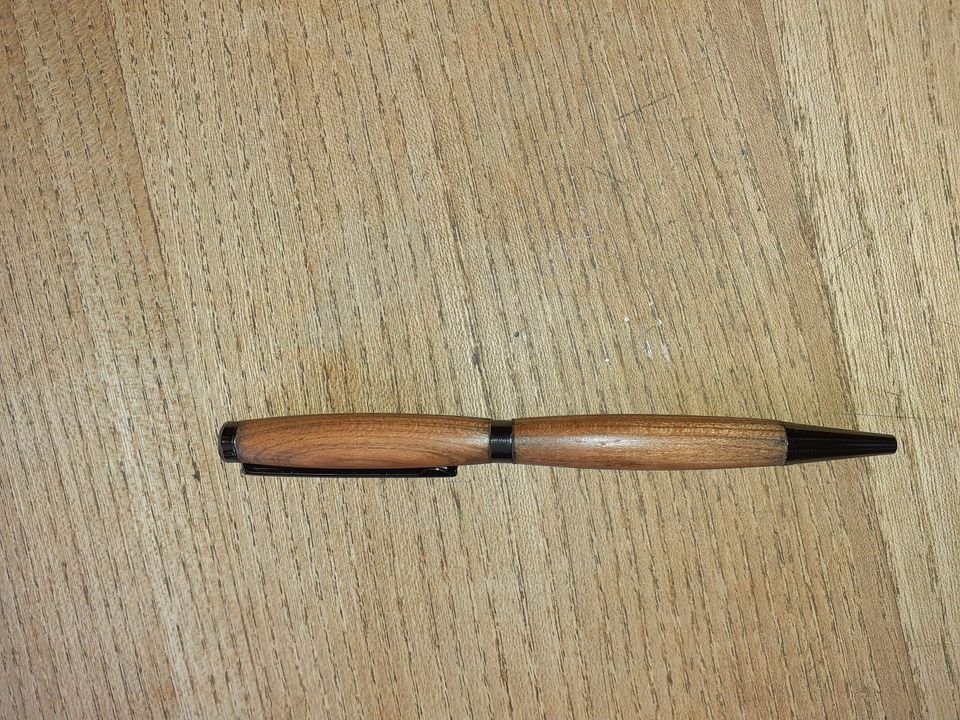 Gedrechselter Kugelschreiber/ Kugelschreiber aus Holz / Kugelschr in Bad Wiessee
