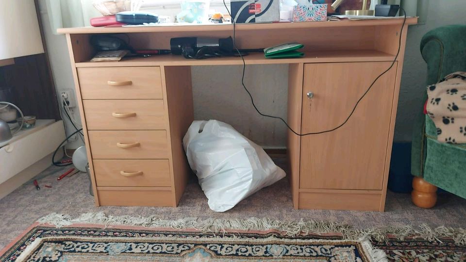 kleiner Schreibtisch, gute erhalten, abschliessbar in Zeuthen