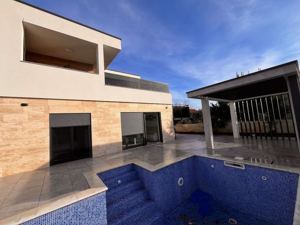Vir/KROATIEN  Haus Luxusausstattung mit Pool Sauna Jacuzzi in Palling