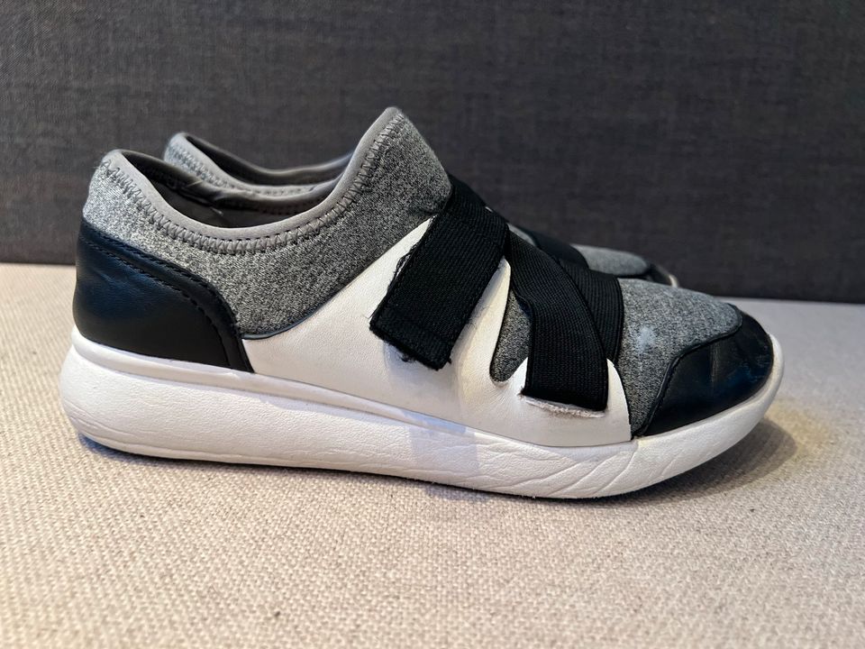 Sneaker DKNY grau schwarz weiß Klett 37.5 in Minden