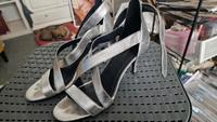 Bugatti silber Leder Riemchen Pumps Gr. 40 Nordrhein-Westfalen - Halver Vorschau