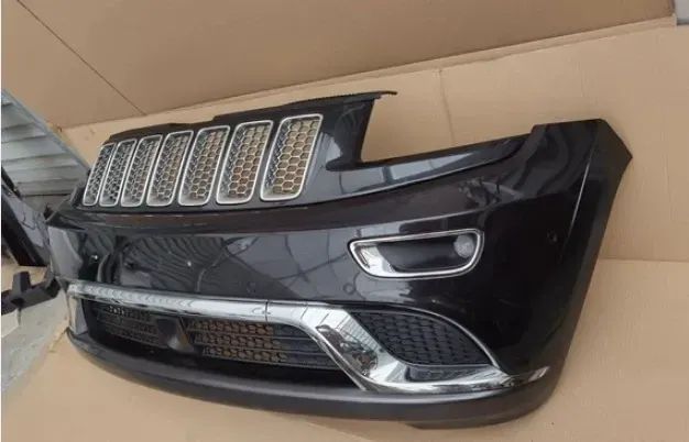 JEEP GRAND CHEROKEE WK2 SUMMIT STOSSSTANGE STOßSTANGE VORNE in Zittau