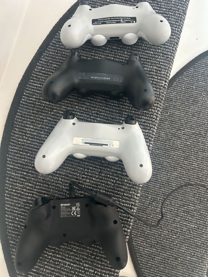 4 x PlayStation 4 PS4 Controller DEFEKT in Willich