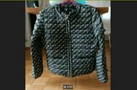 Neuwertig Guess Jacke  M Schwarz Festpreis 110.00€ Bayern - Regensburg Vorschau