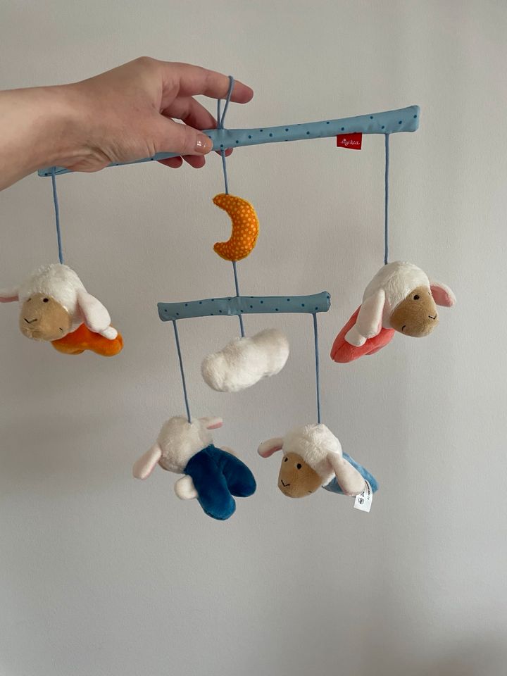 Sigikid Mobile Schafe Stoff Baby Spielzeug Tiere in Bad Nauheim