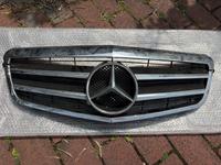 Mercedes-Benz E-Klasse Kühlergrill Grill Chrom Hessen - Offenbach Vorschau