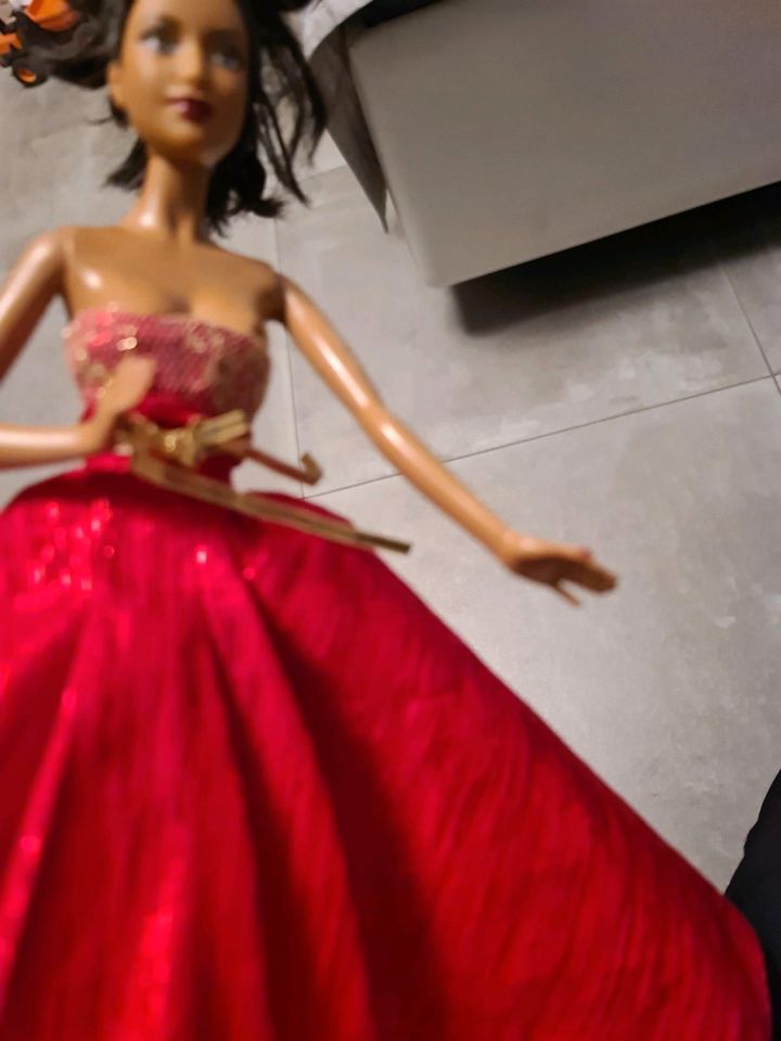 Barbie Collector Mattel Puppe dunkelhaarig Ballkleid in Singen