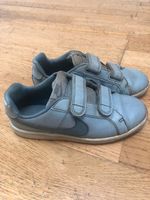 Nike Sneaker Turnschuhe Klettverschluss grau Gr. 31 Pankow - Prenzlauer Berg Vorschau