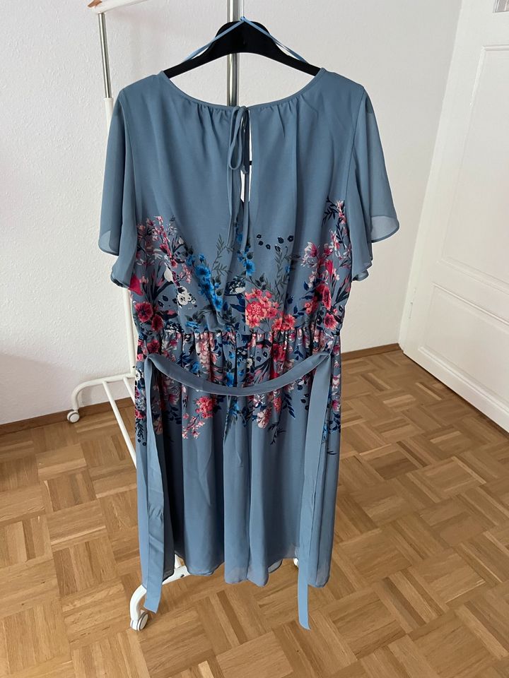 hellblaues Fit and Flare Kleid mit Blumenprint 40 NEU in Frankfurt am Main