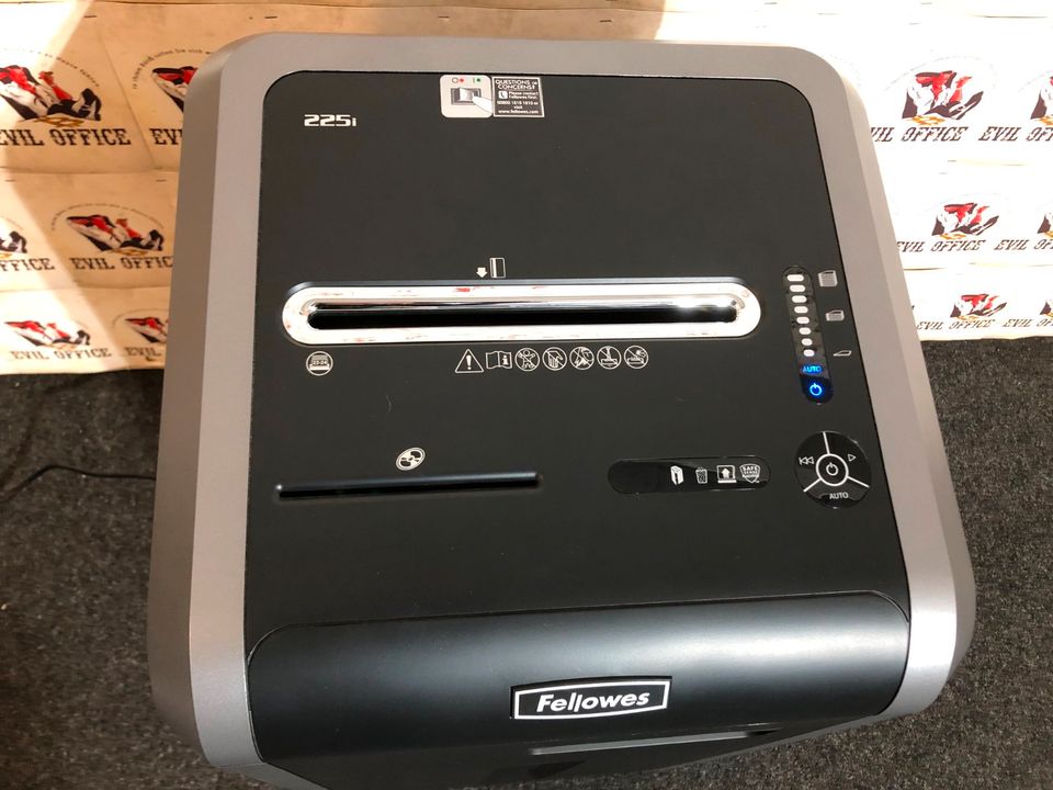 Aktenvernichter von Fellowes Powershred 225i Schwarz in Berlin