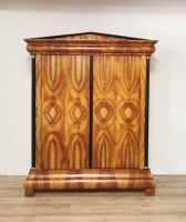 Schöner Biedermeier Giebelschrank Nussbaum / Antik Schrank Hessen - Ehringshausen Vorschau