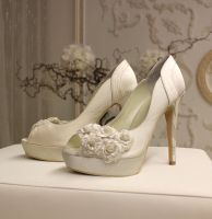 Brautschuhe Hochzeitsschuhe Pumps 3 D Blumen Ivory Leder 39 NEU Baden-Württemberg - Gammertingen Vorschau