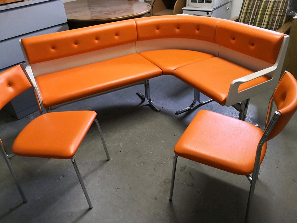 originale Sitzecke 1970er Jahre orange, toller Zustand in Frankfurt am Main