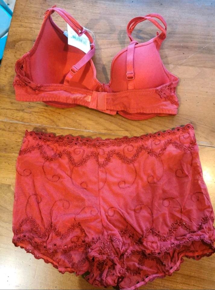 Rote Dessous Spitze 75c L BH String boxer in Traunstein