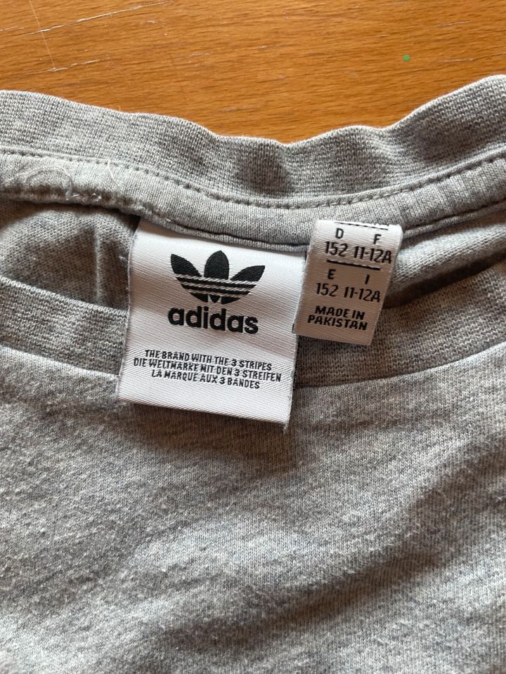 Adidas T-Shirt in Ludwigshafen