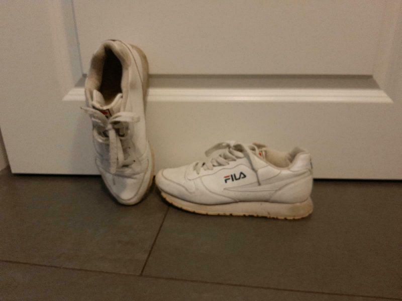 Original 90er FILA Sportschuhe Sneaker Gr 39 weiß Echtleder in  Niedersachsen - Rosengarten | eBay Kleinanzeigen ist jetzt Kleinanzeigen