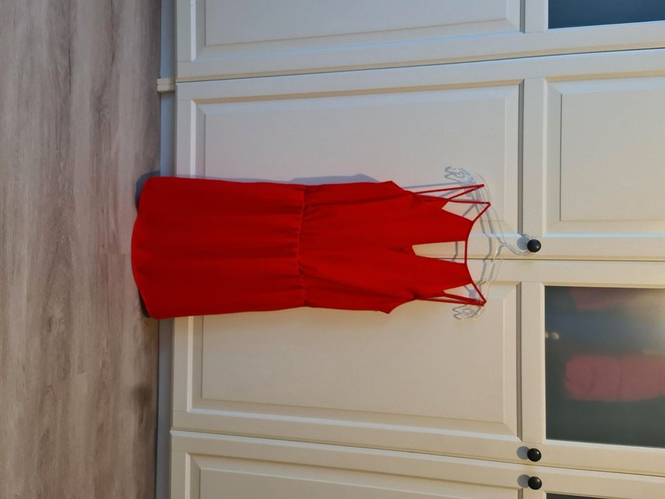 Banana Republic Kleid Rot Chiffon Ausschnitt Spaghettiträger S M in Ahrensburg