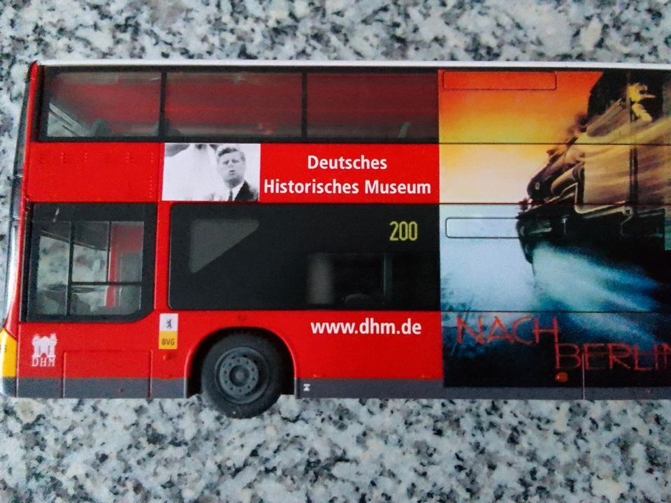 Rietze Modelle NEOMAN DD Bus BVG 200er Historisches Museum 2006 in Berlin
