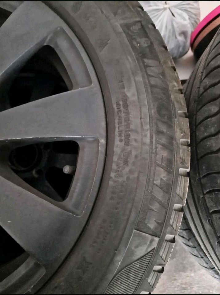 Hankook & Michelin Winterreifen 225/55 R16 99H M+S in Herford