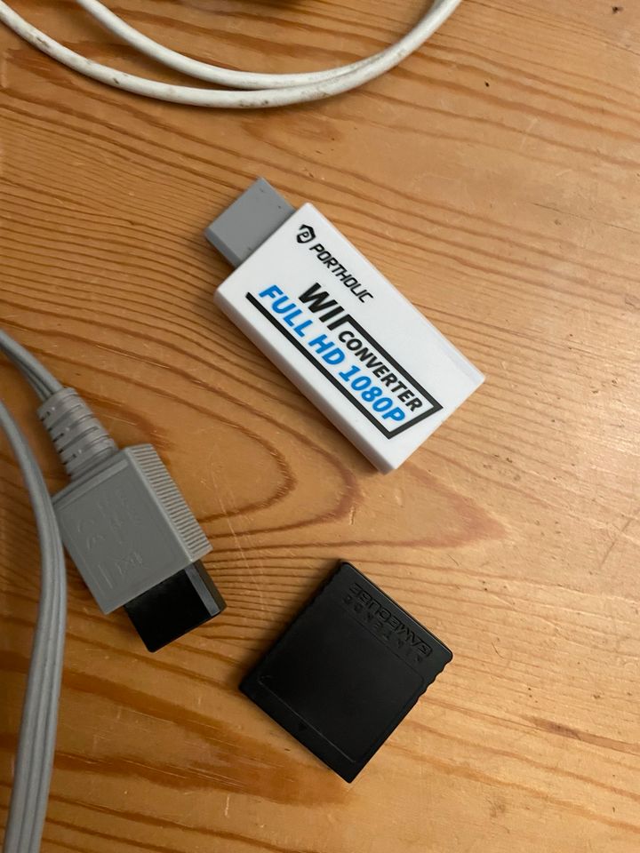 Wii mit allen Kabeln, Fernbedienung und Converter + Memory Card in Berlin