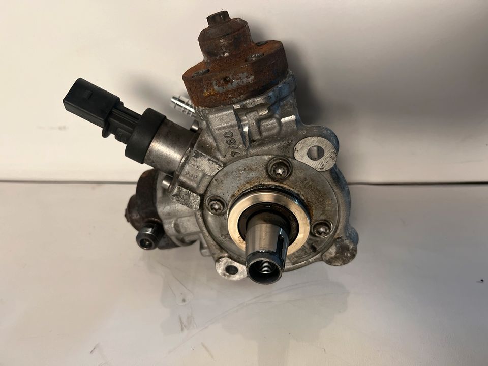 BMW F01 F02 F10 F11 F15 Diesel Pumpe M50D Hochdruckpumpe N57D30C in Heinsberg