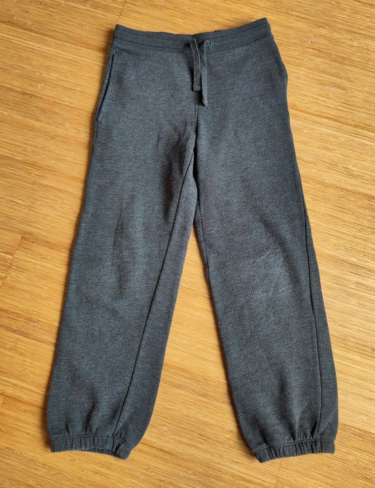 H&M Jogging Hose Anthrazit Gr. 134 in Dresden