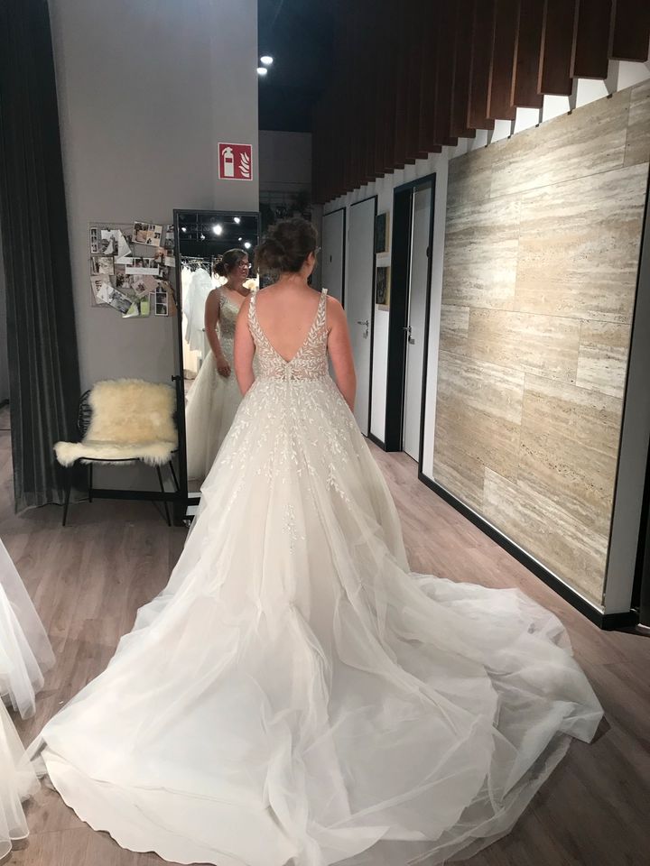 Brautkleid/Hochzeitskleid/A-Linie/V-Ausschnitt in Rinteln