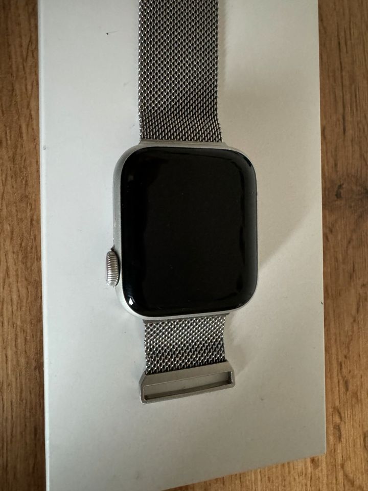 Apple Watch SE 40 mm Cellular in Denkingen