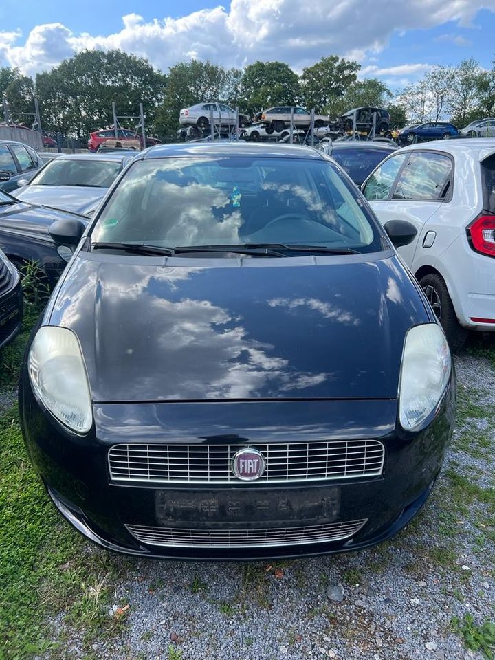 Fiat Grande Punto Schlachtfest Motorhaube Tür Stoßstange in Mülheim (Ruhr)