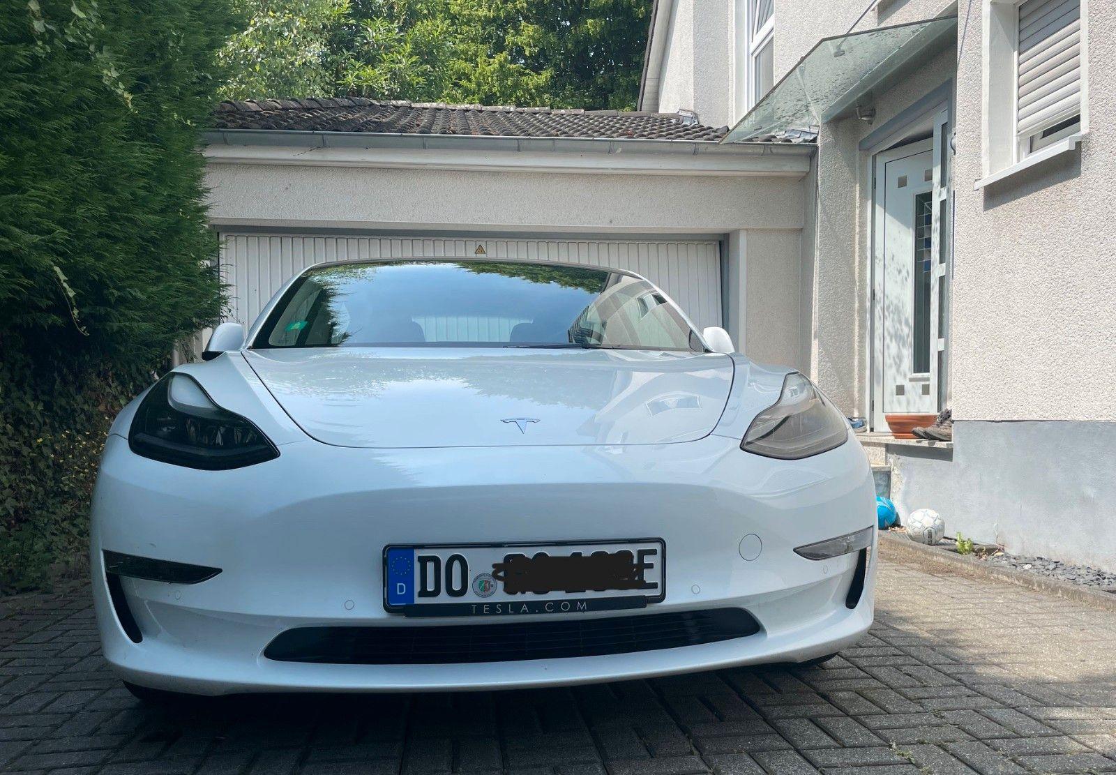 Abbildung des Autos Tesla Model 3 Allradantr…