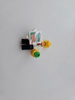 Lego Minifigur Koch mit Ananas und Pizza in der Hand Sachsen - Hartha Vorschau