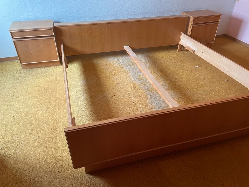 Schlafzimmer Eiche Bett Schrank Kommode Spiegel in Schwäbisch Hall