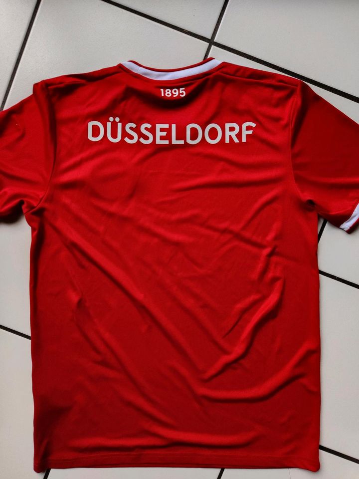 Handsigniertes Fortuna Düsseldorf 95 Adidas Trikot in Minden