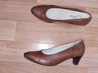 Leder Pumps von DONNA CAROLINA.Gr.40,5 Güstrow - Landkreis - Teterow Vorschau
